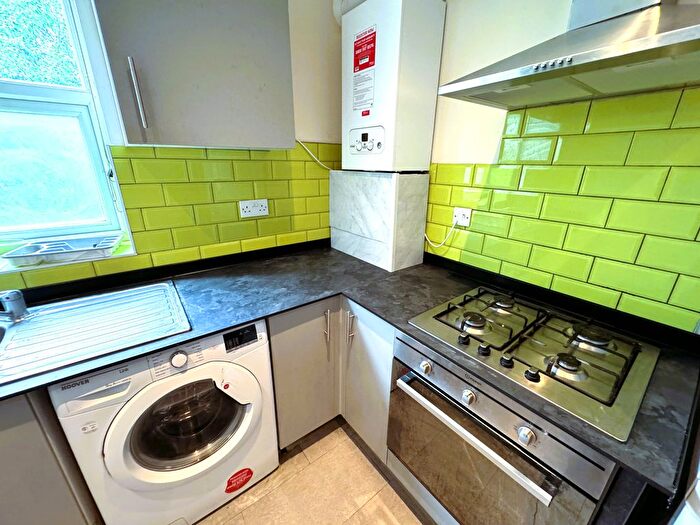 3 Bedroom Flat To Rent In Richmond Road, Ilford, IG1