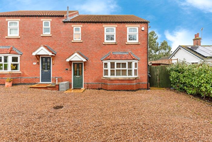 3 Bedroom Semi-Detached House For Sale In Pilgrim Gardens, Grantham, NG31