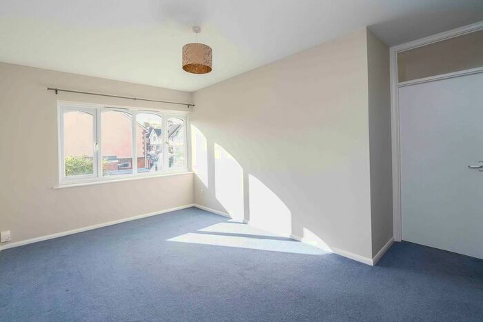 1 Bedroom Apartment To Rent In Willowmead, Dorking, RH4