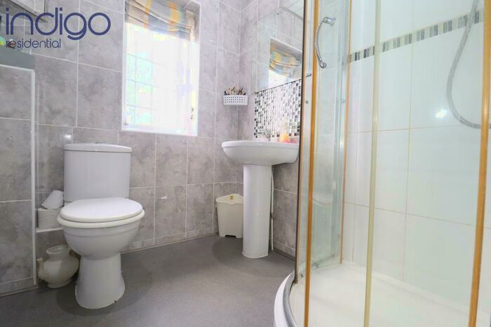 5 Bedroom Detached House For Sale In Shervington Grove, New Bedford Road Area, Luton, Bedfordshire, LU3