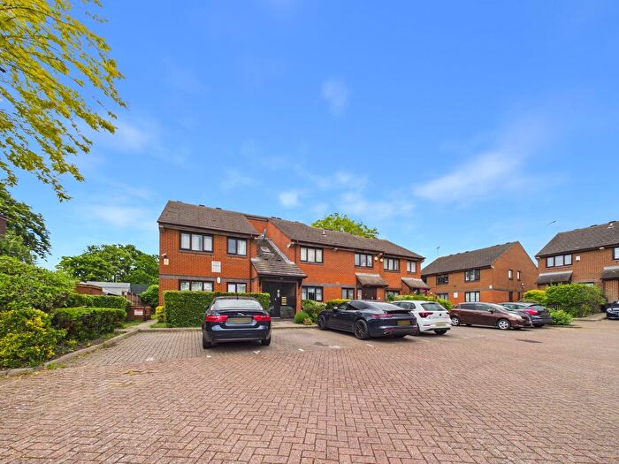1 Bedroom Flat To Rent In Abbey Drive, Tooting Bec, SW17