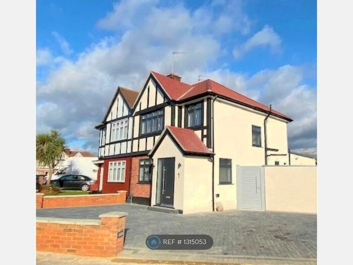 4 Bedroom Semi-Detached House To Rent In Melcombe Gardens, Harrow HA3