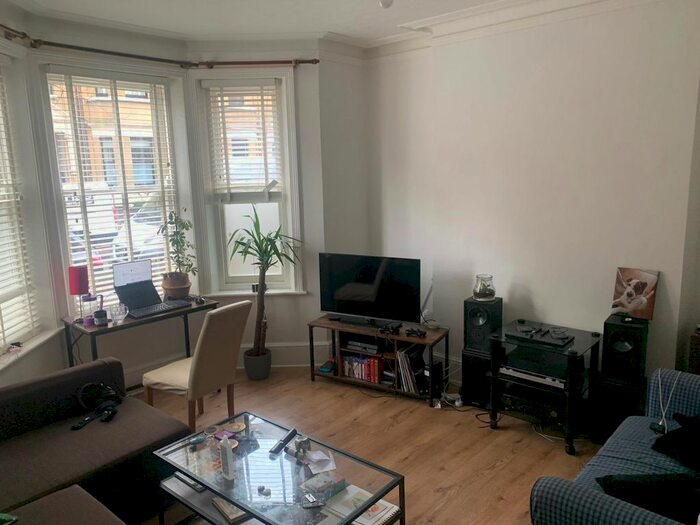 1 Bedroom Flat To Rent In Mowll Street, Oval, SW9