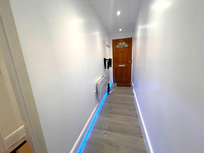 1 Bedroom Flat For Sale In Hindhead Gardens, Northolt, UB5