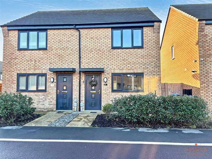 2 Bedroom Property For Sale In Gypsy Moth Lane, Kingswood, Hull, HU7