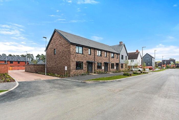 3 Bedroom End Of Terrace House To Rent In Chadwick Avenue, Bordon, Hampshire, GU35