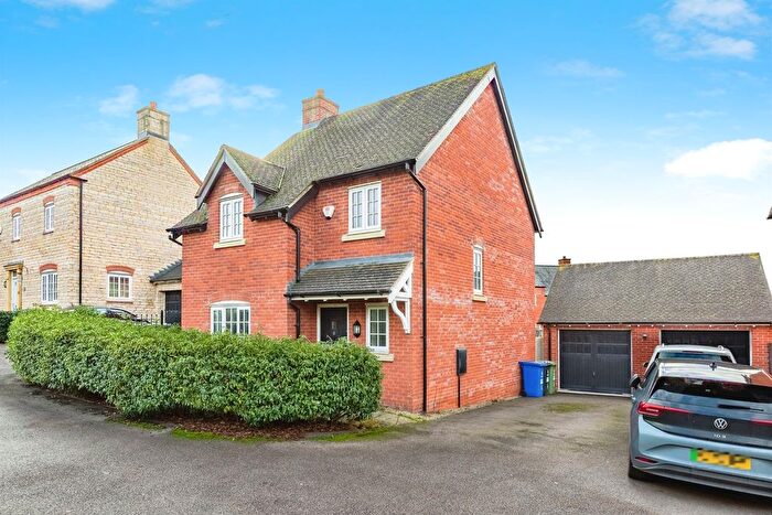 3 Bedroom Detached House For Sale In Poppyfield Road, Wootton, Northampton, NN4