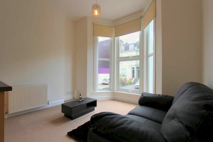 1 Bedroom Flat To Rent In Earls Court Gardens, London, SW5