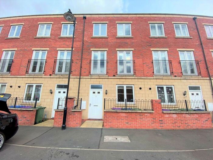 4 Bedroom Town House To Rent In Longview Terrace, Haven Village, Boston, PE21