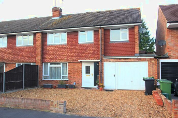 4 Bedroom Semi-Detached House To Rent In West End, GU24