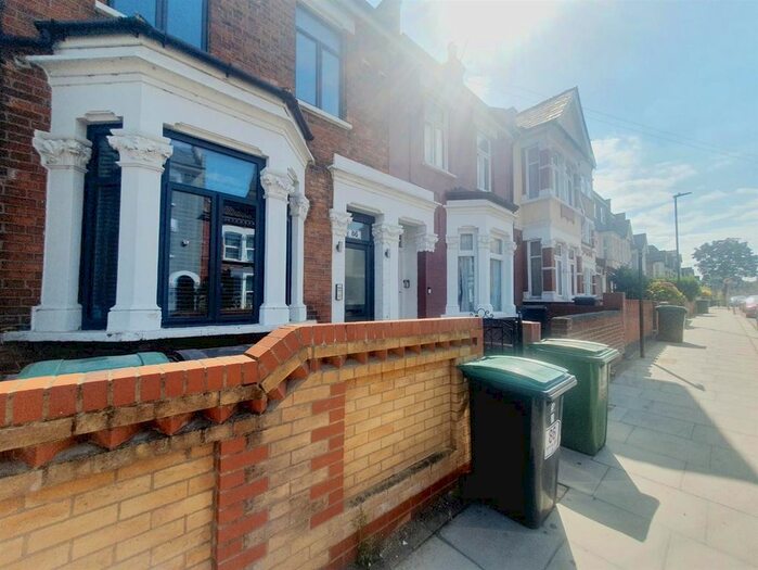 5 Bedroom Flat To Rent In Fairview Road, London, N15