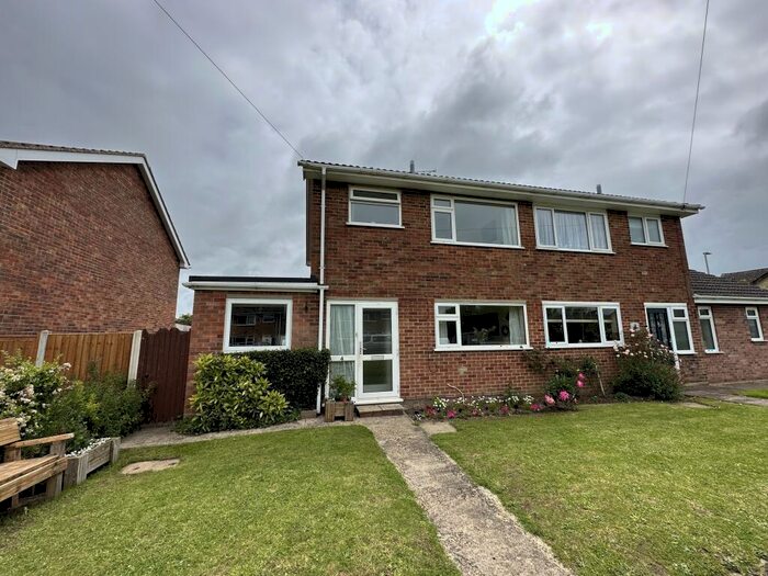 3 Bedroom Semi-Detached House For Sale In Broadfields Close, Gislingham, IP23