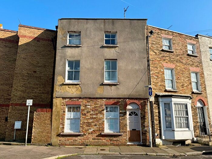 6 Bedroom Terraced House For Sale In Charlotte Square, Margate, Kent, CT9
