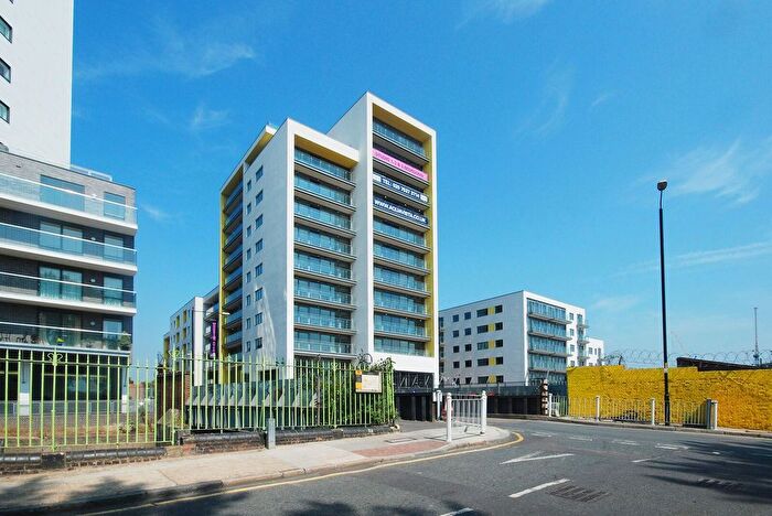 2 Bedroom Flat To Rent In Aqua Vista Square, Bow, London, E3