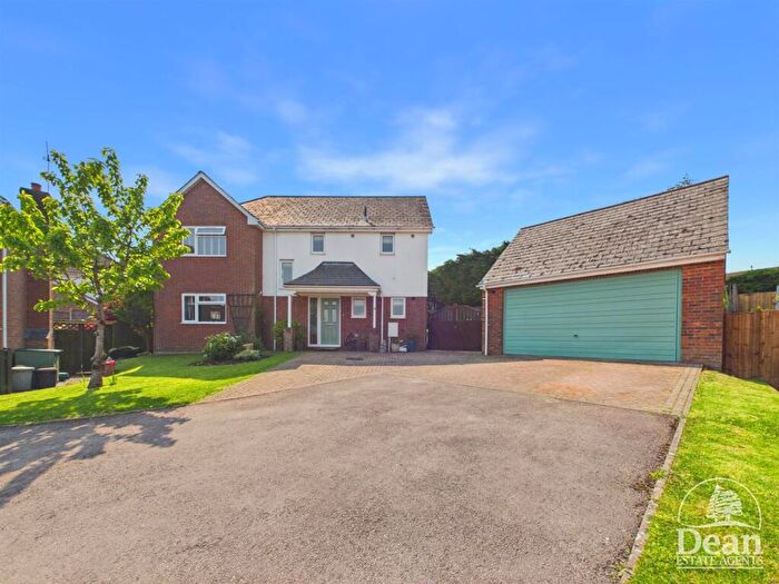 4 Bedroom Detached House For Sale In Park Road, Berry Hill, Coleford, GL16