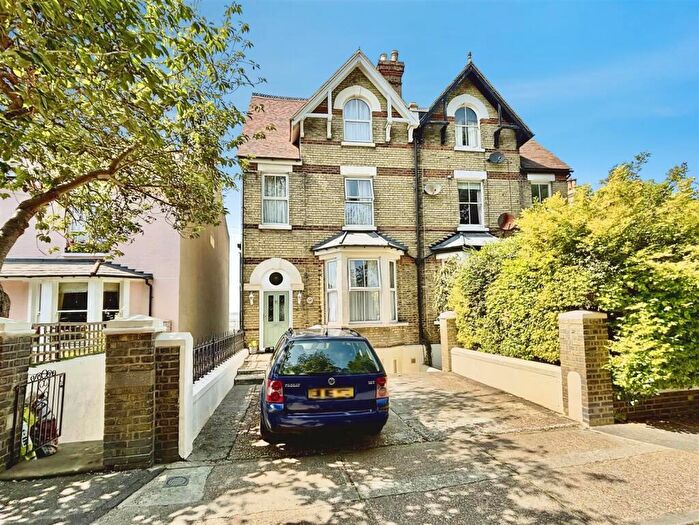 5 Bedroom Semi Detached House For Sale In Borstal Road, Rochester, ME1