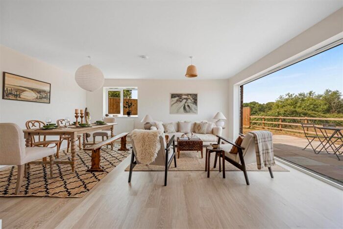 4 Bedroom Detached House For Sale In Deer Fields, Stormore, Dilton Marsh, BA13