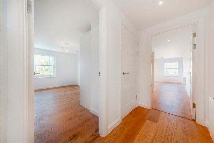 1 Bedroom Flat To Rent In Camberwell Station Road, London, SE5