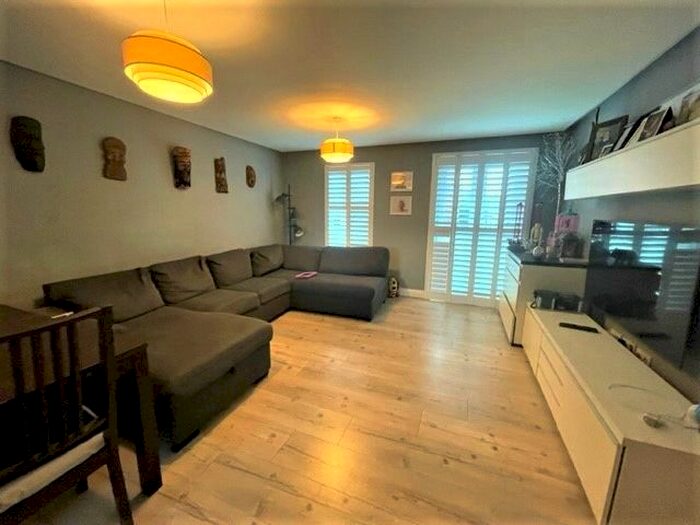 2 Bedroom Flat To Rent In Heraldry Way, Exeter, EX2