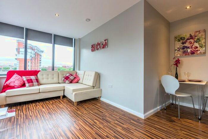 2 Bedroom Flat To Rent In Princess Street, Manchester, M1