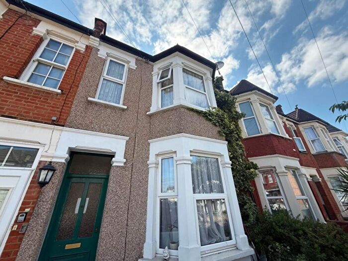 Studio To Rent In Aberdeen Road, HA3