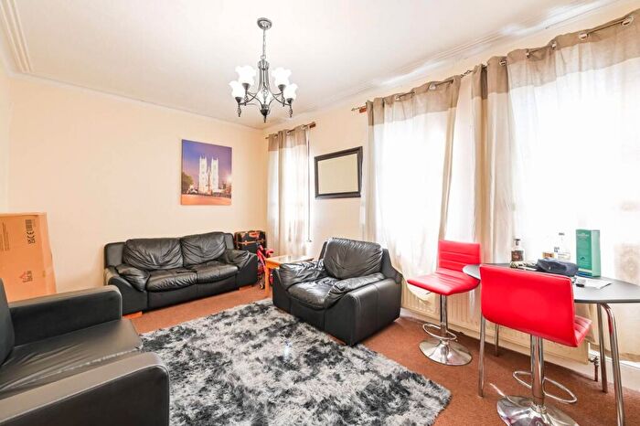 2 Bedroom Flat For Sale In Hibbert Road, Walthamstow, London, E17