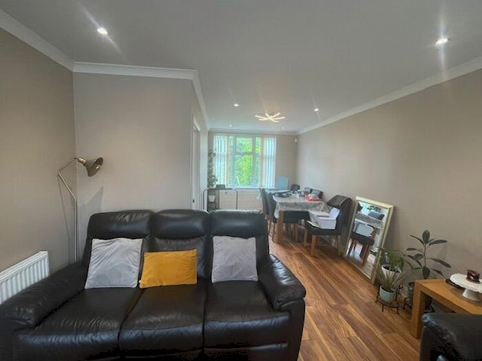 3 Bedroom Terraced House To Rent In Neville Road, Luton, LU3