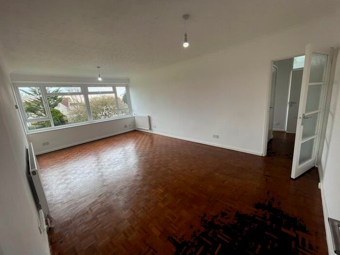 2 Bedroom Flat To Rent In Selvage Lane, London, NW7