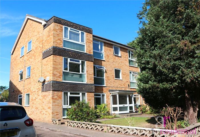 2 Bedroom Apartment For Sale In Wellington Road, Enfield, Middlesex, EN1