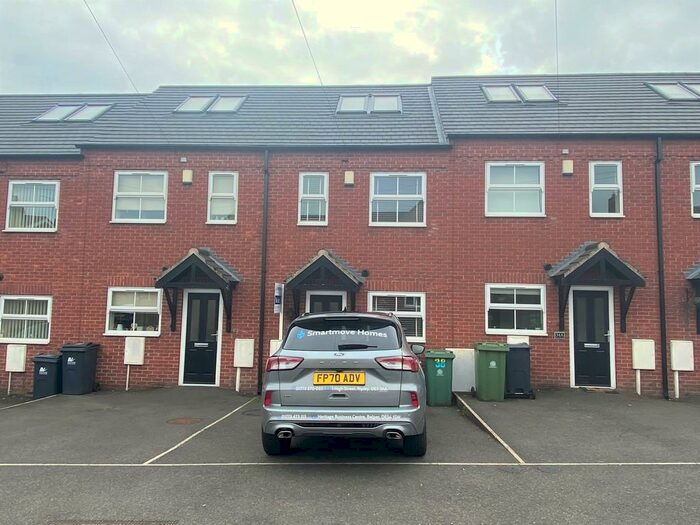 3 Bedroom Town House To Rent In Birchwood Lane, Somercotes, DE55