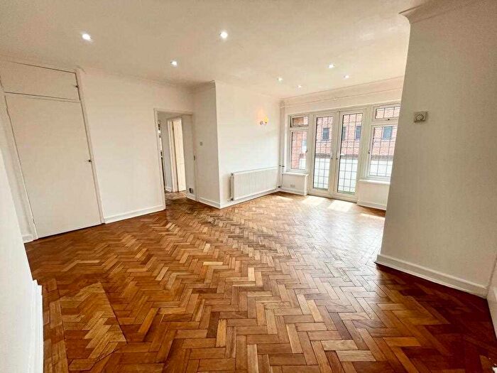 3 Bedroom Apartment To Rent In Ethorpe Crescent, Gerrards Cross, SL9