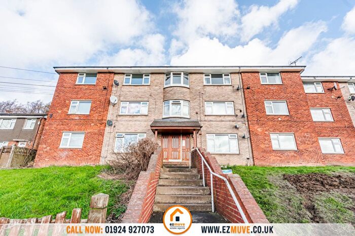 2 Bedroom Flat For Sale In Chinewood Avenue, Batley, WF17
