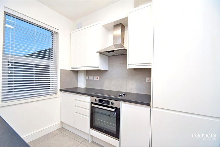3 Bedroom Flat To Rent In High Street, Northwood, HA6