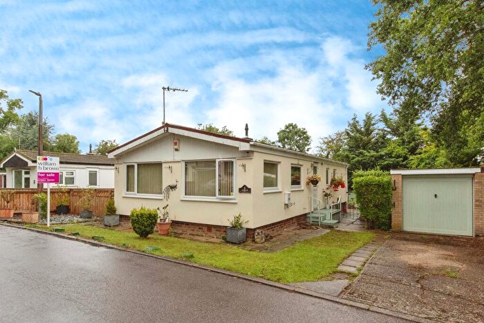 2 Bedroom Park Home For Sale In Shepherds Grove Park, Stanton, Bury St. Edmunds, IP31