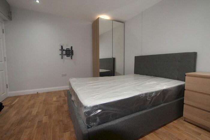 Studio To Rent In Hertford Road, London, N9