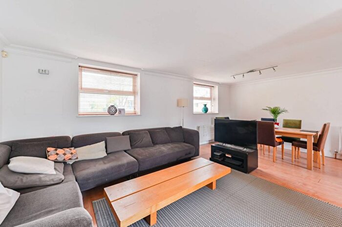 3 Bedroom Flat For Sale In Willow Lodge, Clapham, London, SW4