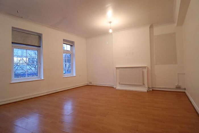 2 Bedroom Flat To Rent In Hale Lane, Edgware, Middlesex, HA8