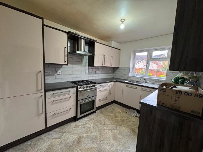 4 Bedroom House To Rent In Doulton Drive, Smethwick, B66