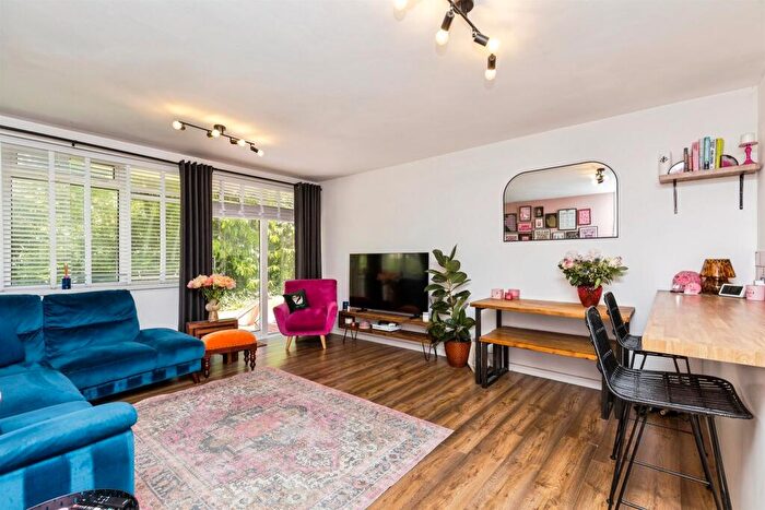2 Bedroom Flat For Sale In Ifield Drive, Crawley, RH11