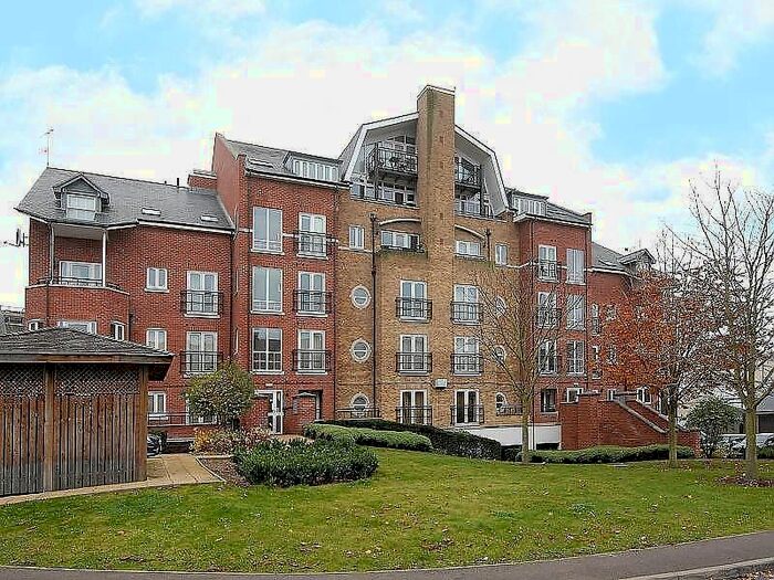 2 Bedroom Flat To Rent In Aveley House, Iliffe Close, Reading RG1