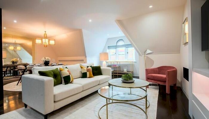 2 Bedroom Flat To Rent In Duke Street, Mayfair, London, W1K