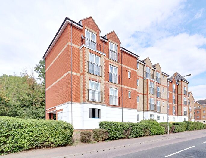 2 Bedroom Flat For Sale In Kendal, Purfleet-On-Thames, RM19