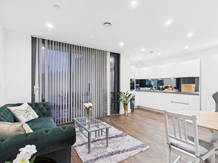 1 Bedroom Flat To Rent In High Street, Staines-Upon-Thames, Surrey, TW18