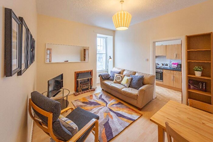 1 Bedroom Flat To Rent In St Patrick Square, Newington, Edinburgh, EH8