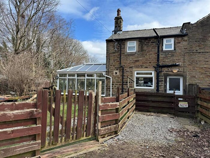 1 Bedroom Semi Detached House For Sale In Commercial Road, Skelmanthorpe, Huddersfield, HD8