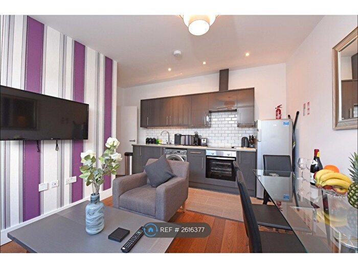 2 Bedroom Flat To Rent In Falcon Road, London, SW11
