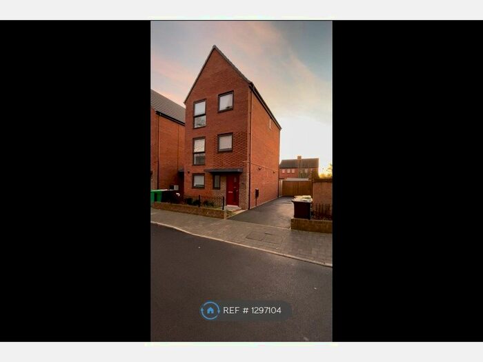 4 Bedroom Detached House To Rent In Arkwright Walk, Nottingham NG2