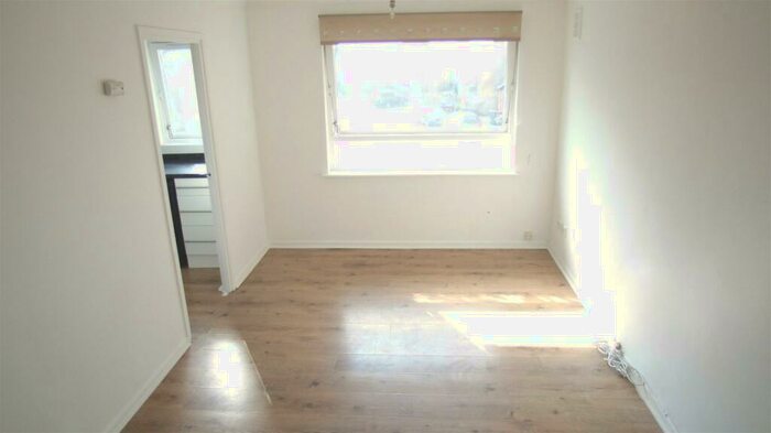 Studio To Rent In Braemar Gardens, Slough, Berkshire, SL1