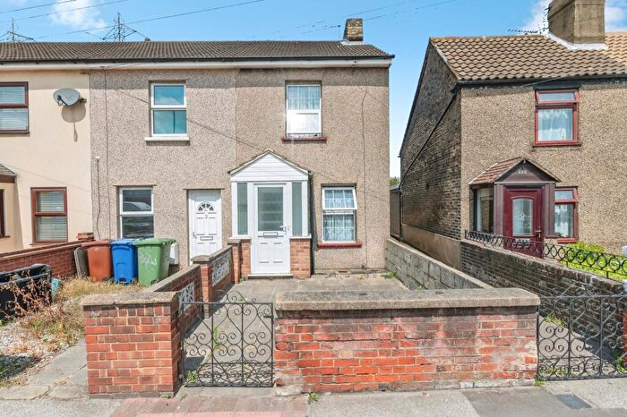 3 Bedroom End Of Terrace House For Sale In London Road, Grays, Essex, RM20