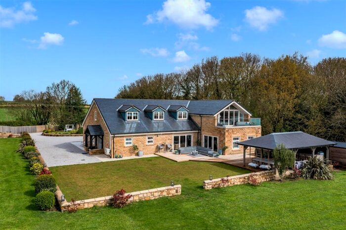 5 Bedroom Equestrian Facility For Sale In Burntwood Lodge, Burntwood Lane, Brierley, West Yorkshire, S72